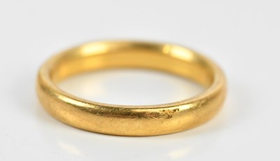 Lot 99 - A 22ct yellow gold wedding band, size N,...