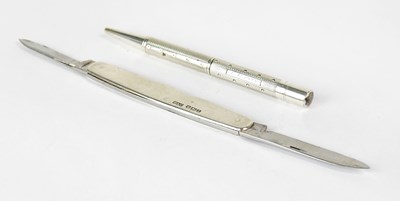 Lot 572 - A George V hallmarked silver 'Baker's Pointer'...