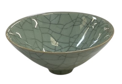 Lot 785 - A small Chinese crackle celadon glazed bowl,...