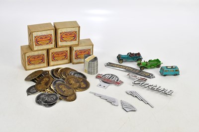 Lot 2342 - An assortment of collectors' items including a...