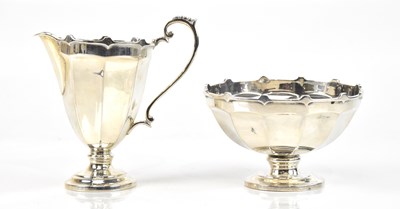 Lot 1402 - HENRY CLIFFORD DAVIS; a George V hallmarked...