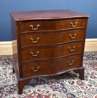 Lot 2753 - An early 20th century small mahogany...
