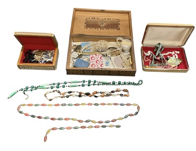 Lot 1651 - A small quantity of costume jewellery...