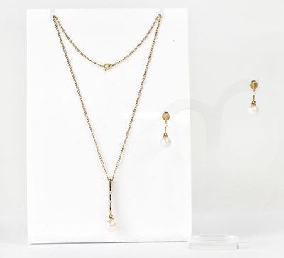 Lot 912 - A 9ct yellow gold pendant set with three...
