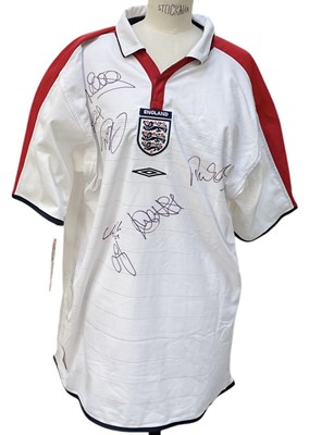 Lot 473 - A 2002/3 England football shirt, bearing seven...