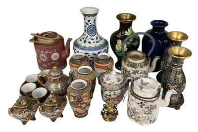 Lot 798 - A collection of sixteen pieces of Chinese,...