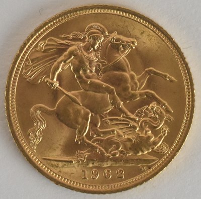 Lot 1675 - An Elizabeth II full sovereign, 1962.