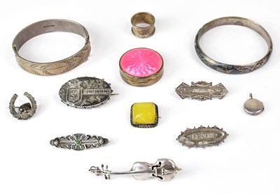 Lot 942 - A group of hallmarked silver jewellery,...