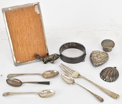 Lot 1116 - A group of silver in various states of...