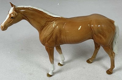 Lot 227 - BESWICK; a large Palomino horse, height 29cm.