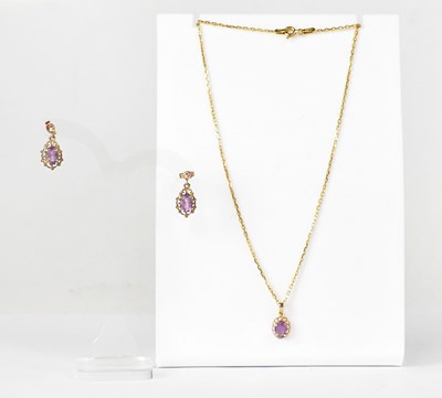 Lot 911 - A 9ct yellow gold chain necklace, length...