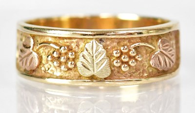 Lot 789 - A 9ct yellow gold wedding band with relief...