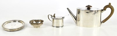 Lot 1391 - HENRY CHAWNER; a George III hallmarked silver...