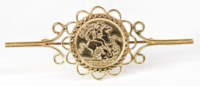 Lot 831 - A 9ct yellow gold bar brooch with...