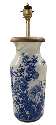 Lot 815 - An early 20th century Chinese blue and white...