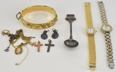Lot 1646 - A small quantity of assorted costume jewellery...