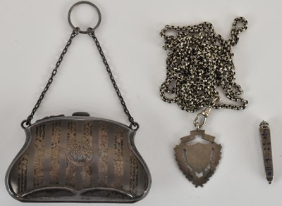 Lot 1121 - An Edward VII hallmarked silver purse, on ring...