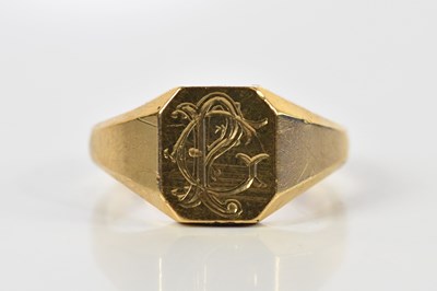 Lot 108 - A 9ct yellow gold signet ring, engraved with...