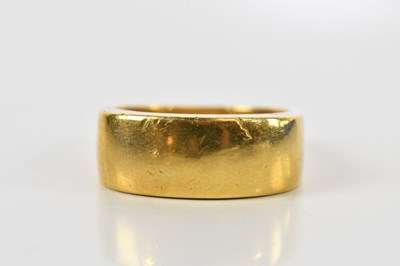 Lot 71 - A substantial 18ct yellow gold shaped wedding...