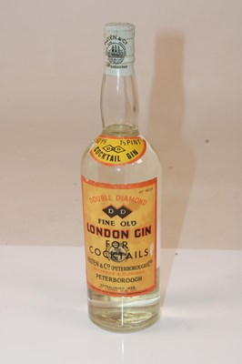 Lot 102 - GIN; a 1 1/3 bottle of Double Diamond Fine Old...