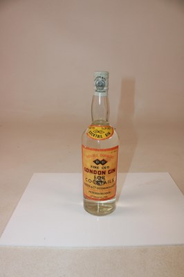Lot 102 - GIN; a 1 1/3 bottle of Double Diamond Fine Old...