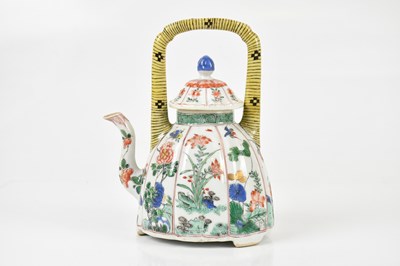 Lot 17 - A Chinese Kangxi period Wucai porcelain...