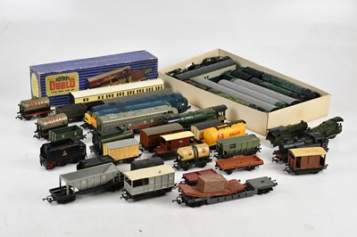 Lot 610 - A large collection of locomotives and...