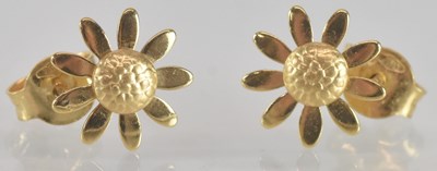 Lot 1508 - A pair of 18ct gold daisy stud earrings,...