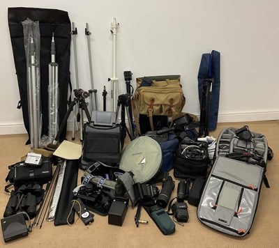 Lot 172 - A large amount of photographic equipment, to...