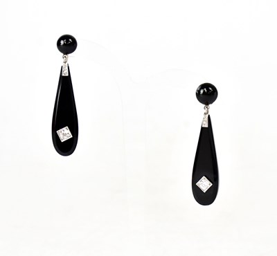 Lot 885 - A pair of Art Deco style 18ct white gold,...