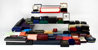 Lot 976 - A large collection of vintage and modern...