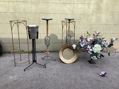 Lot 1284 - A collection of modern decorative homewares...