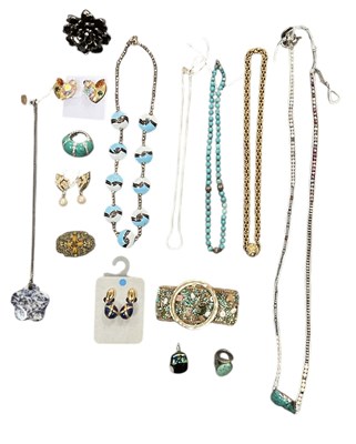 Lot 1645 - A quantity of assorted costume jewellery,...