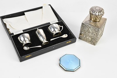 Lot 1324 - ALBERT CARTER; a George V hallmarked silver...