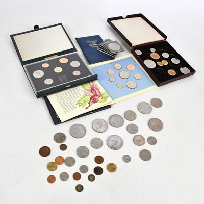 Lot 1422 - A small collection of coins, including...