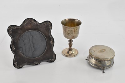 Lot 1085 - BARKER ELLIS CO; an Elizabeth II hallmarked...