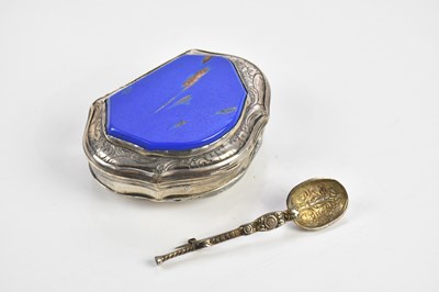 Lot 1198 - A late 18th century Continental silver snuff...