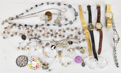 Lot 1662 - A group of various items of silver and other...