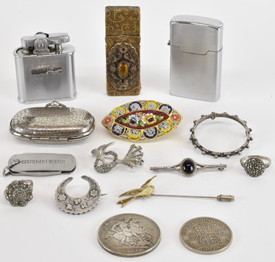 Lot 1663 - A group of mixed collectables including a...