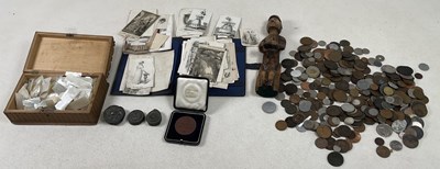 Lot 71 - A miscellaneous collection of items to include...
