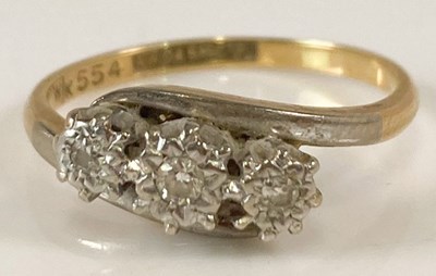 Lot 391 - An 18ct yellow gold three stone diamond...