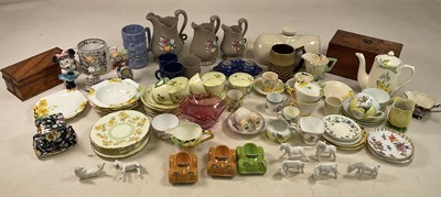 Lot 260 - A collection of decorative ceramics to include...