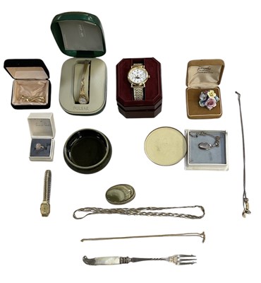 Lot 1647 - A quantity of assorted costume jewellery and...
