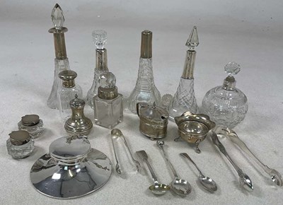 Lot 496 - A group of small silver including a loaded...