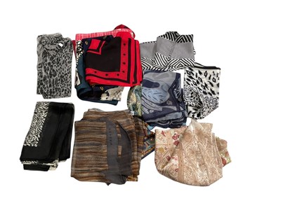 Lot 561 - A collection of approximately eighteen...