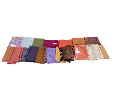 Lot 562 - A collection of approximately eighteen lady's...