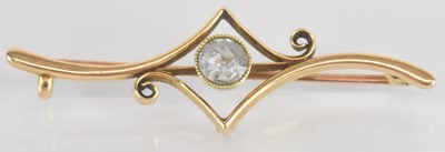 Lot 1538 - A 15ct yellow gold aquamarine set bar brooch,...