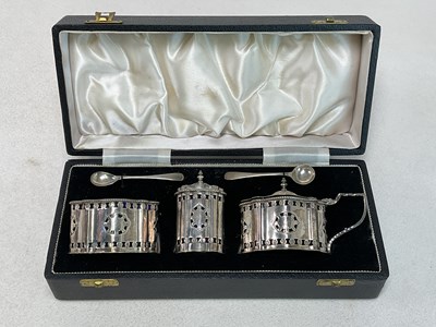 Lot 497 - FRANCIS HOWARD LTD; a cased Elizabeth II...