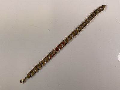 Lot 530 - A 9ct yellow gold curb link bracelet, length...
