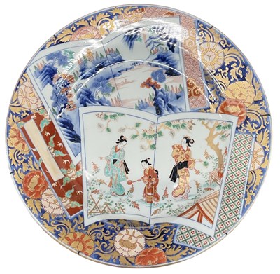 Lot 598 - A large 19th century Japanese Imari decorated...